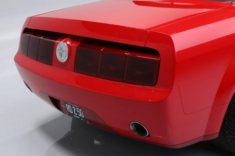Детали экстерьера Ford Mustang GT Convertible Concept 2004 года  (фото 35 из 51)